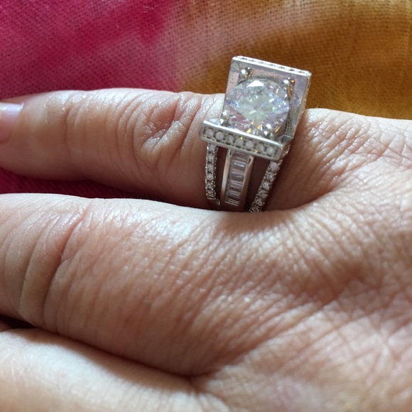 New Marked 925S 18 Karat Zirconium Baguette Ring-Size 6 - Picture 5 of 5