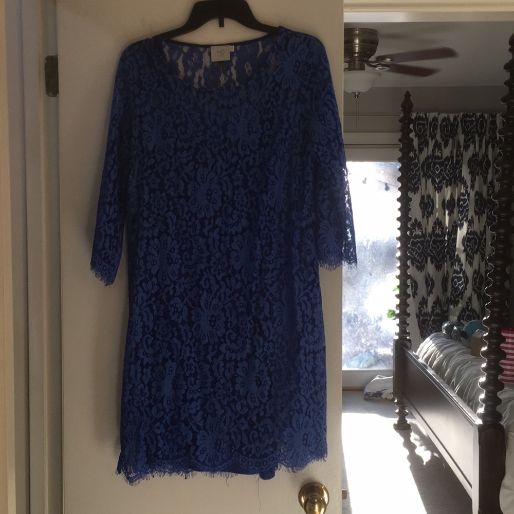 Blue lace three-quarter length sleeve shift dress