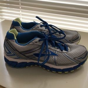 Brooks running sneakers