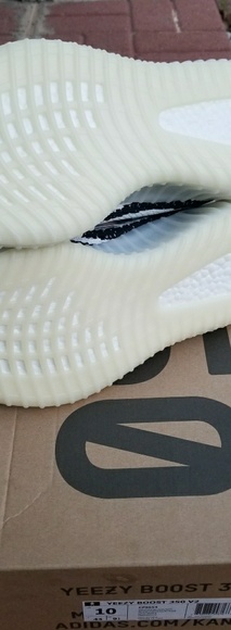 YEEZY BOOST 350 V2 ZEBRA