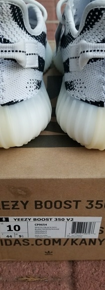 YEEZY BOOST 350 V2 ZEBRA