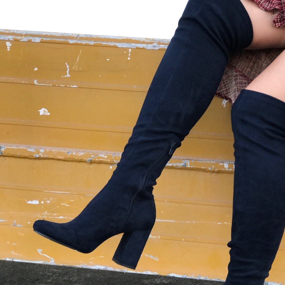 Knee High Suede boots!