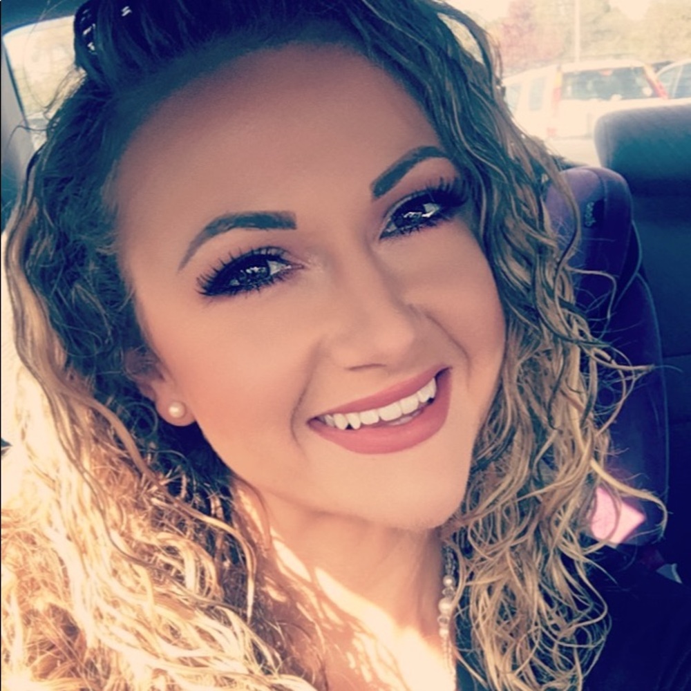 Meet your Posher, Kayla