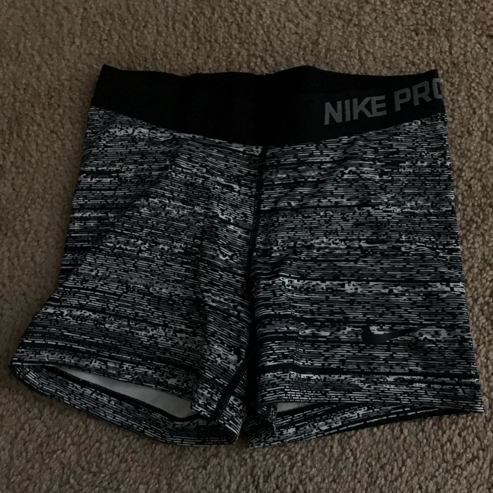 Nike pros small in women’s
