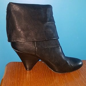 Black cuff Vera Wang boots