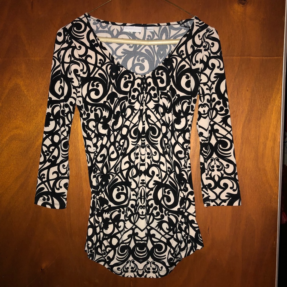 XS cream and black scroll top, 3/4 sleeve NY&Co
