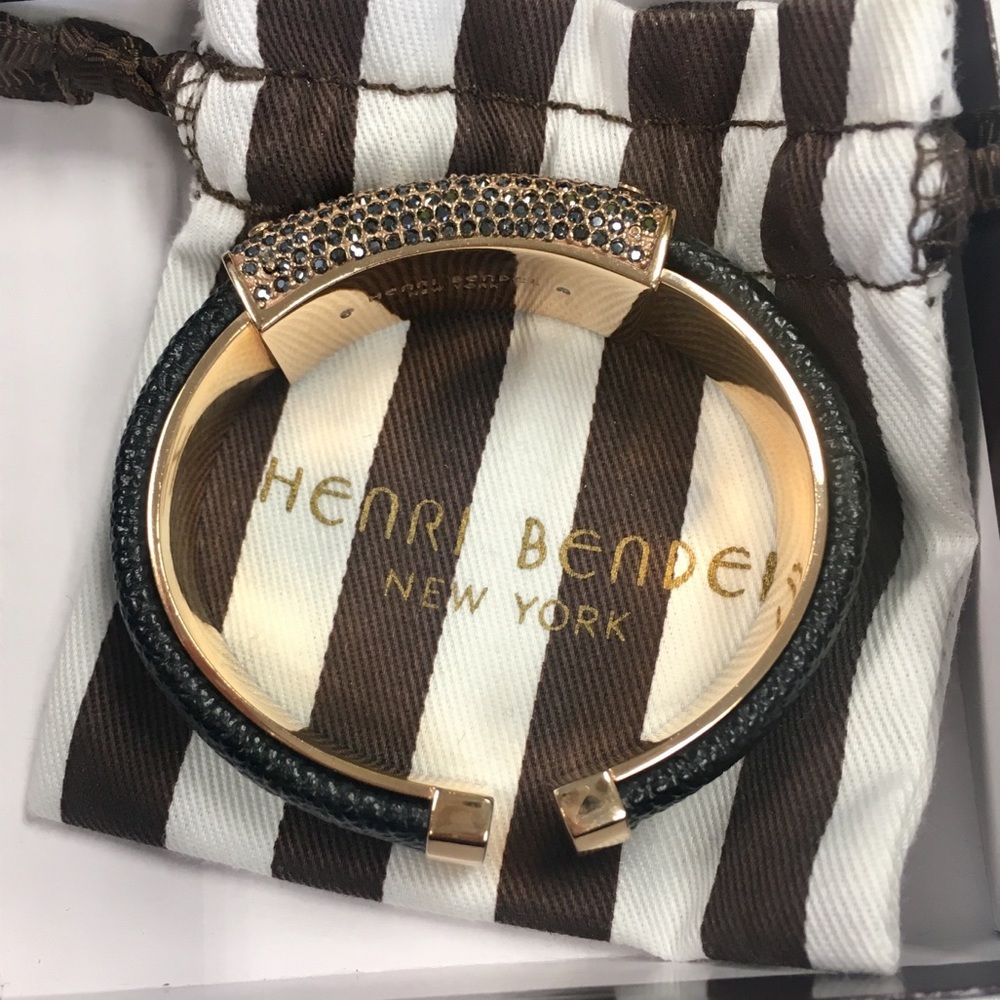 NWOT Henri Bendel Bowery Hinged Cuff Bracelet