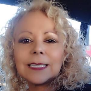 Meet your Posher, Pauline