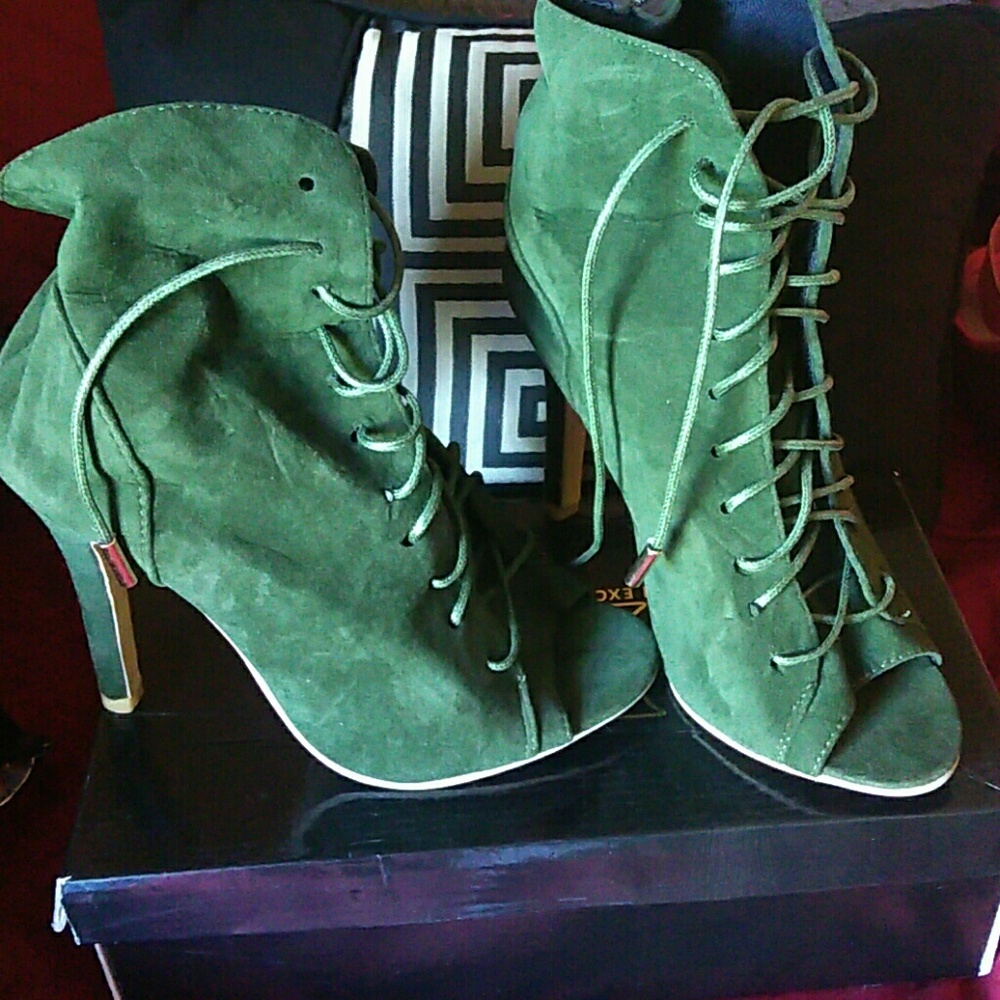 Open Toe String up Boots