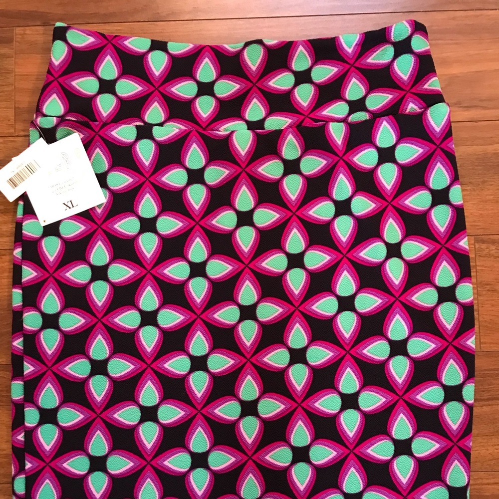 LuLaRoe NWT “Cassie” Pencil Skirt - XL