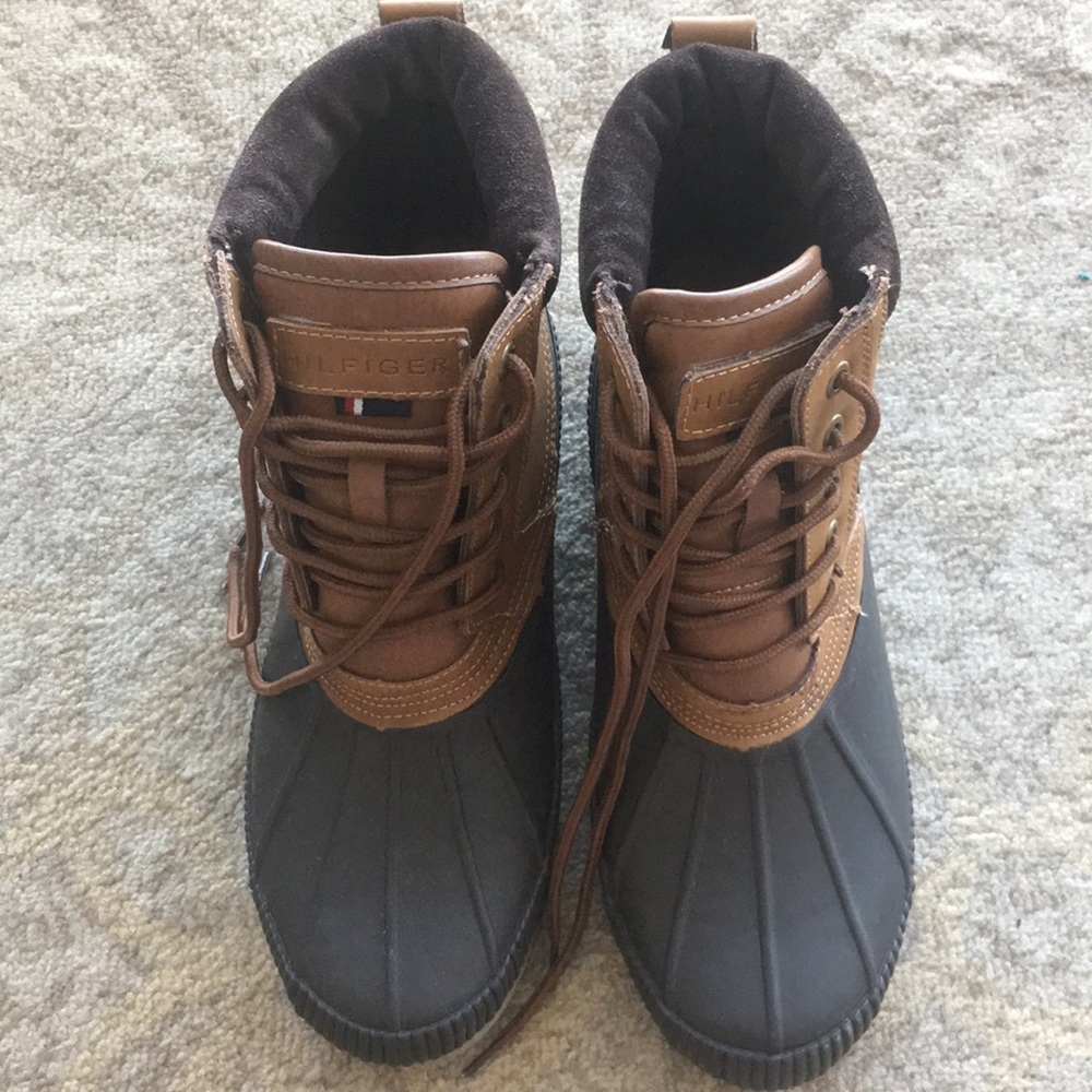 Tommy Hilfiger snow boots in men’s size 9