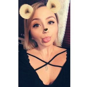 Meet your Posher, Courtney
