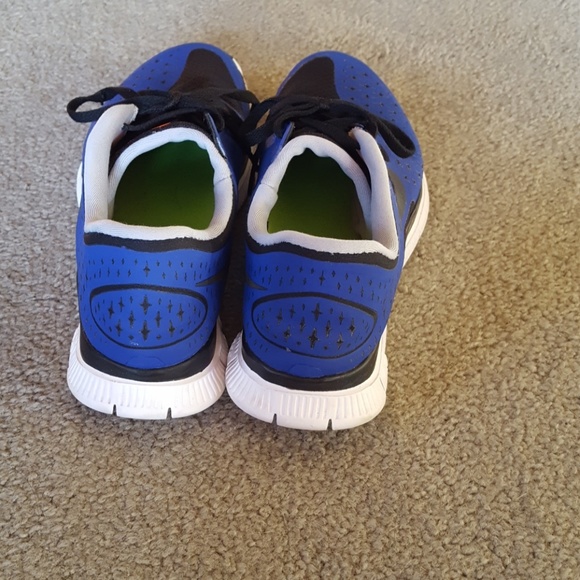 NIKE FREE 4.0 V2 - Picture 3 of 6