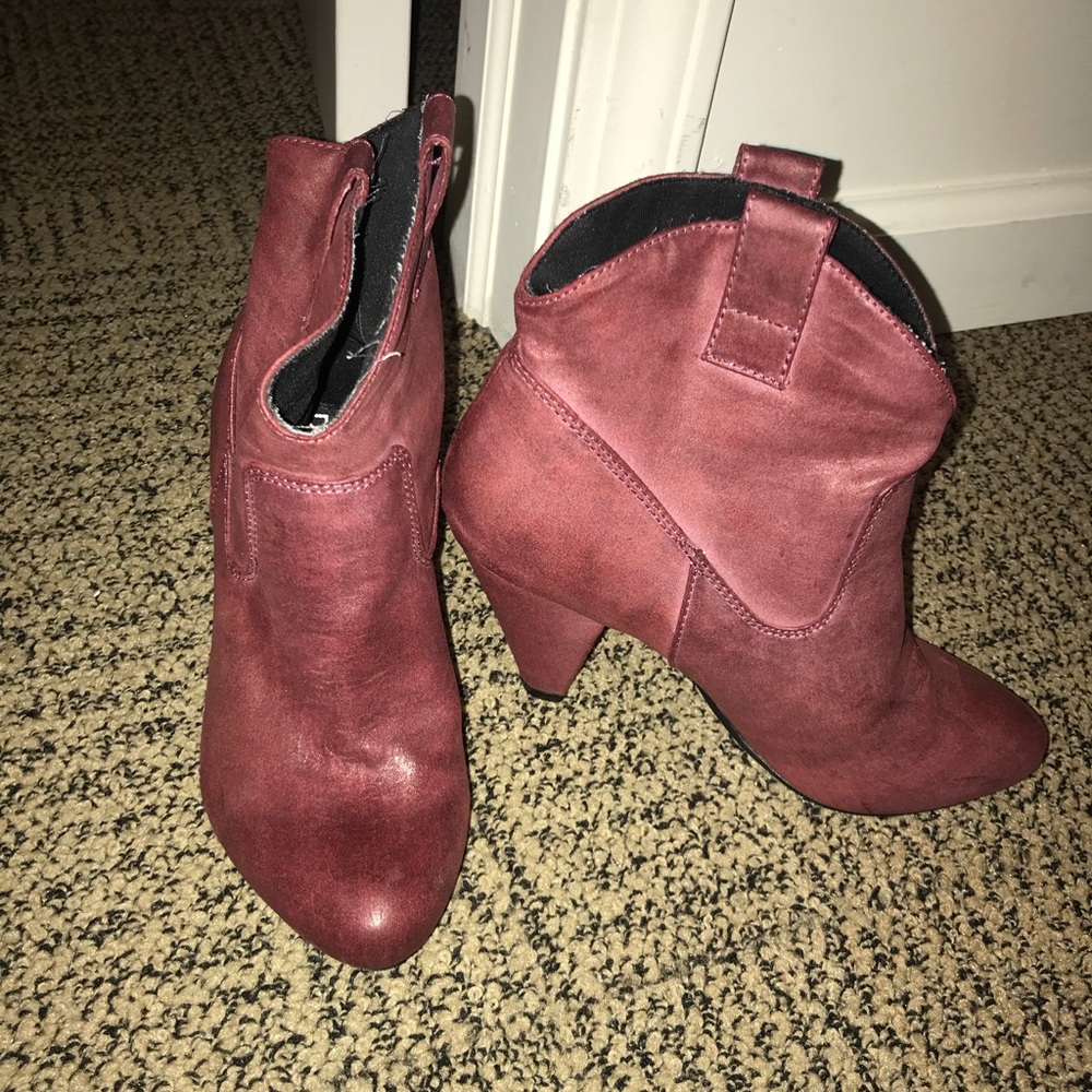 Maroon booties
