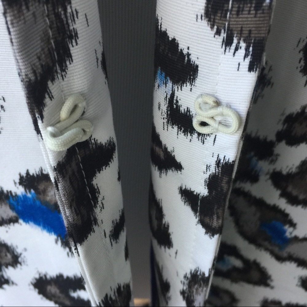 🎉2/$15🎉Erin Animal Print Cotton Jacket/Topper - Picture 2 of 7