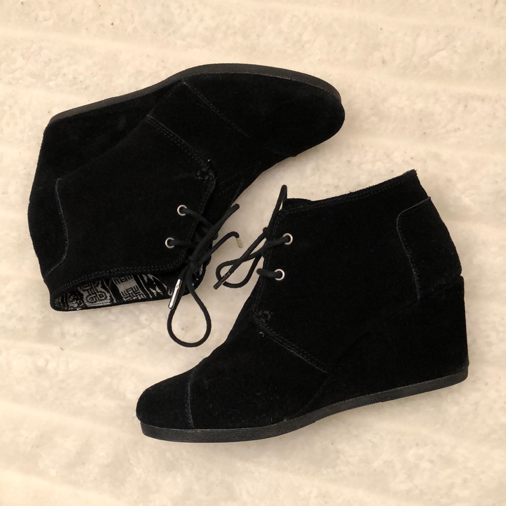 TOMS Desert Wedge bootie-black suede-sz8