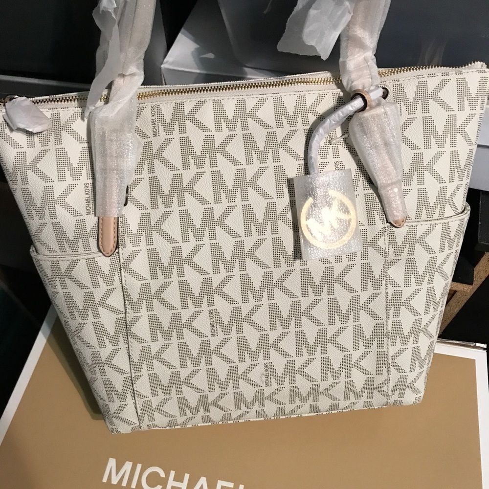 Michael Kors Signature bag