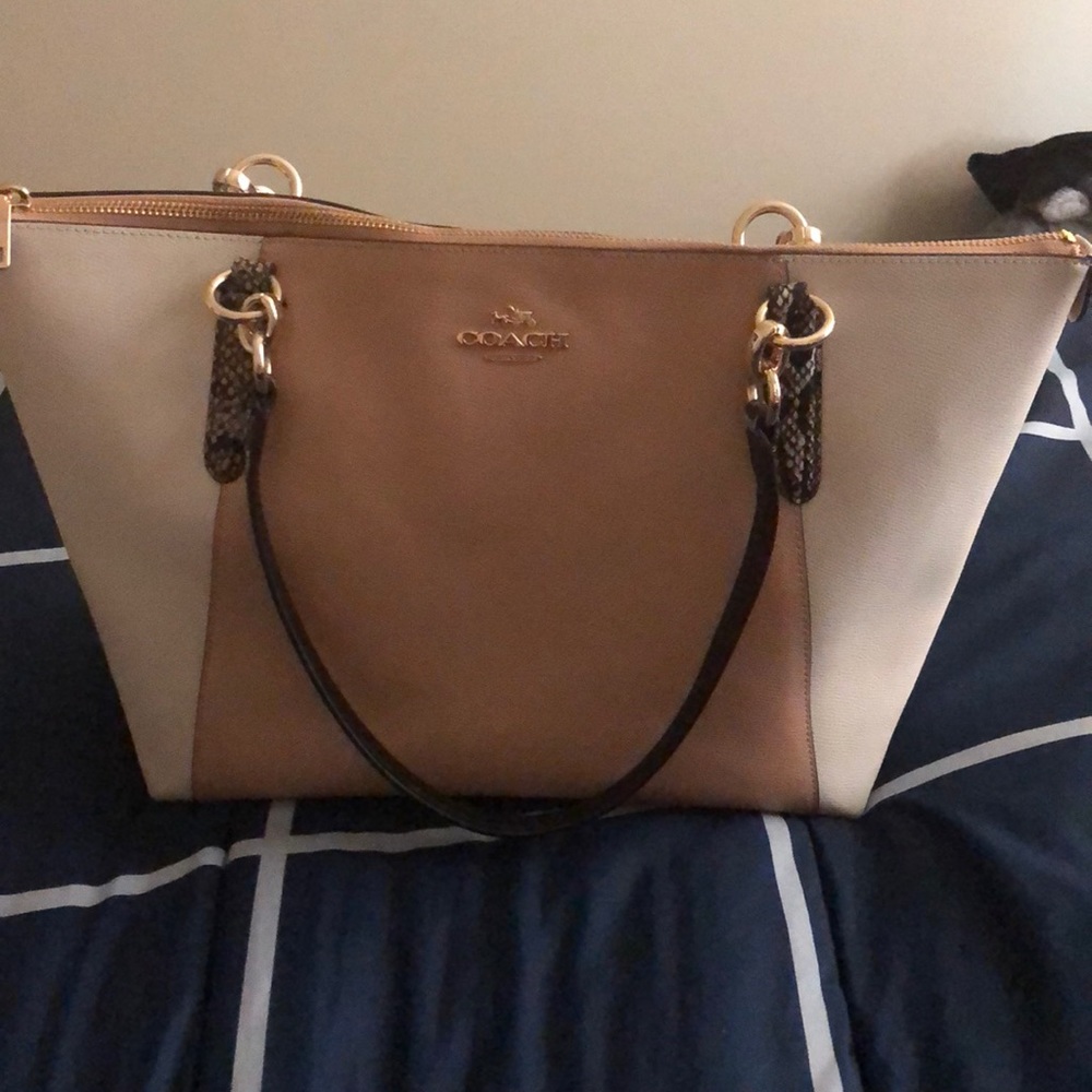 Coach purse lightly used very well taken care of