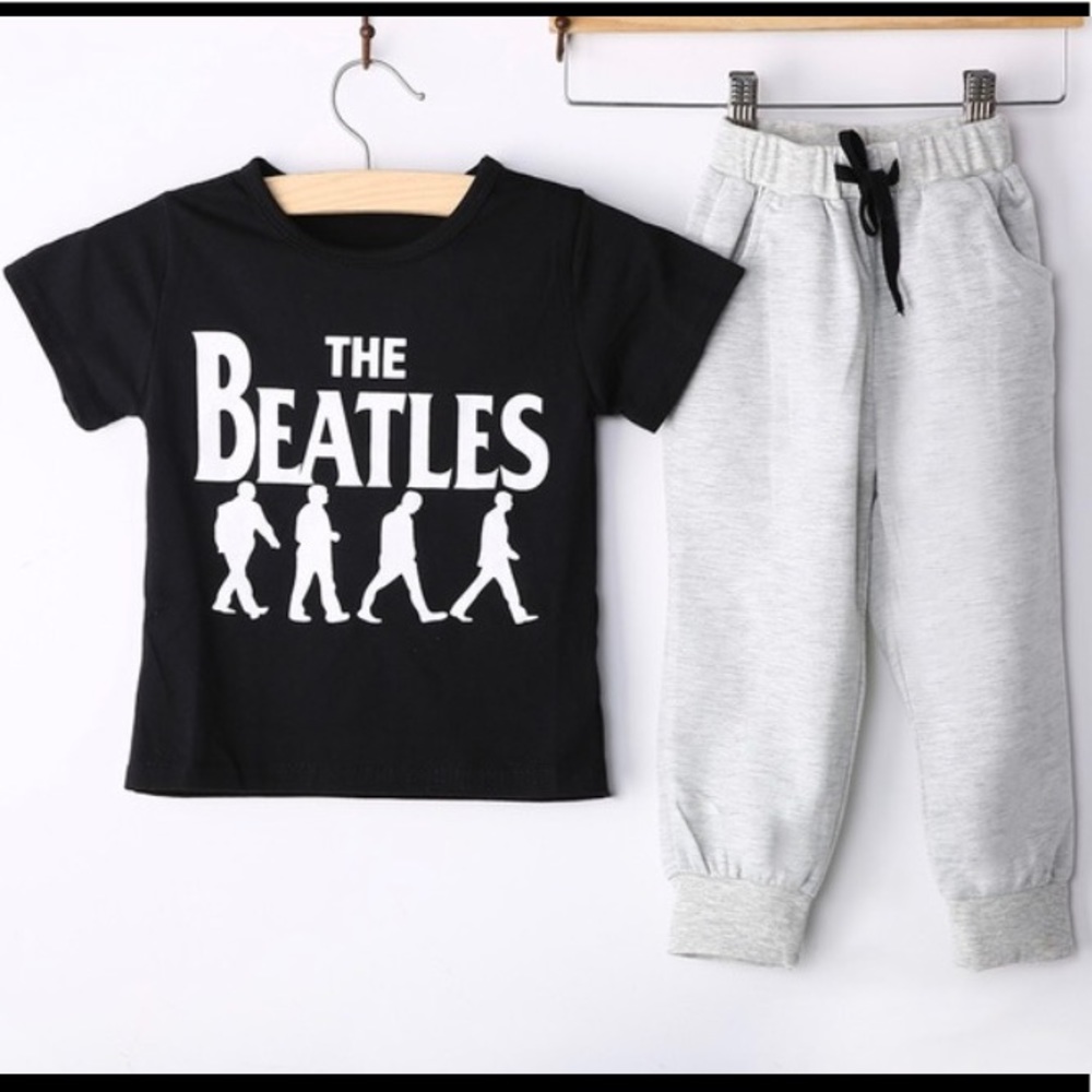 T-Shirt & Joggers