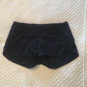 lululemon black speed up short 2.5” size 6