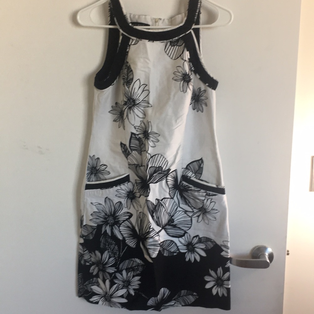 Nine West black and White dress with pockets