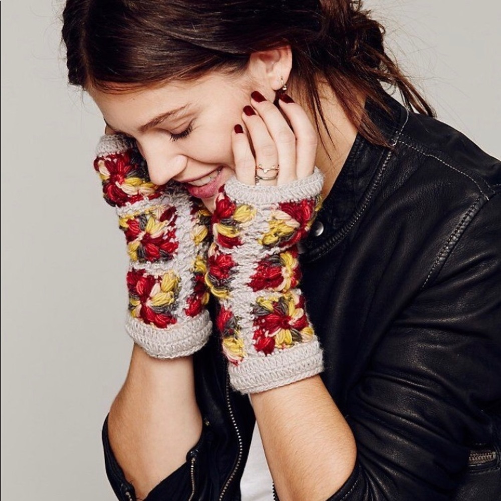 ✌️SOLD✌️Free People Fingerless gloves/ mittens EUC