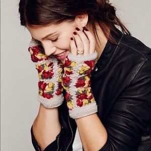 ✌️SOLD✌️Free People Fingerless gloves/ mittens EUC