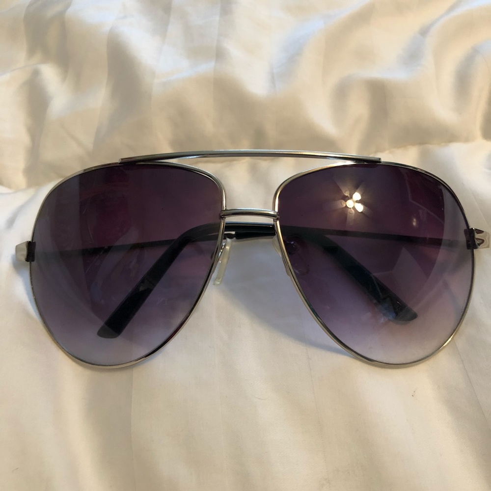 Like New • Aviator Style Sunnies