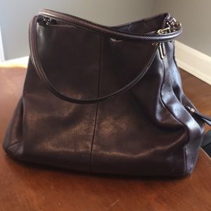 Coach leather shoulder bag. Excellent condition.