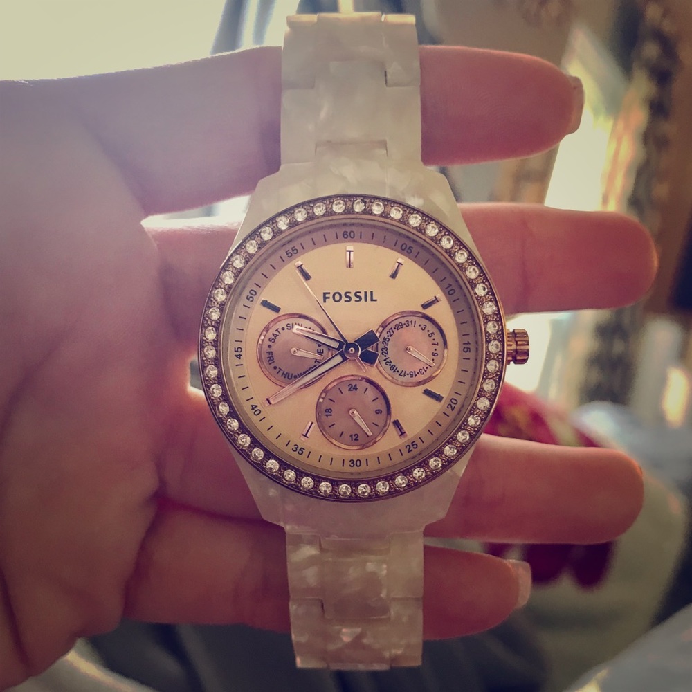 Like New Pearlized & Rose Gold Fossil Watch