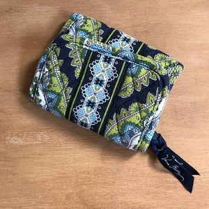 •RETIRED PATTERN•VERA BRADLEY TRIFOLD WALLET