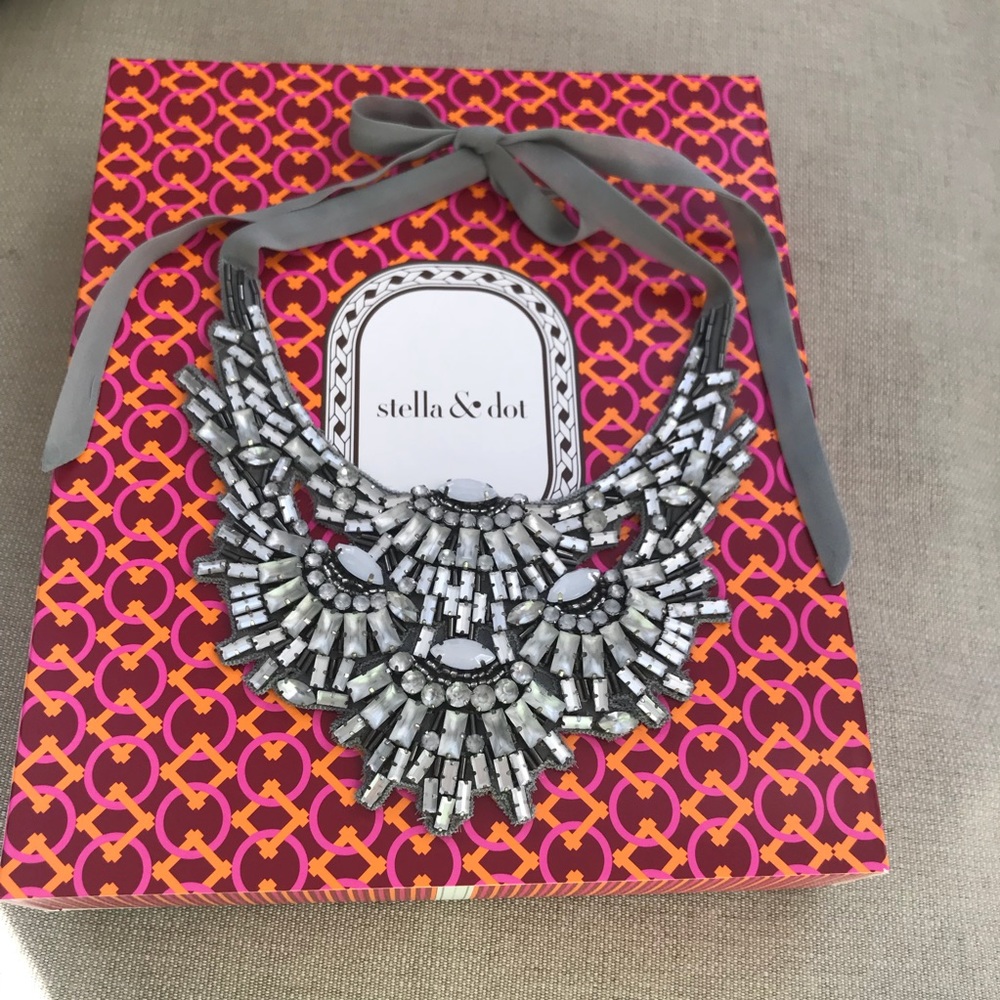 Stella & Dot Gala Statement Necklace - Picture 3 of 6