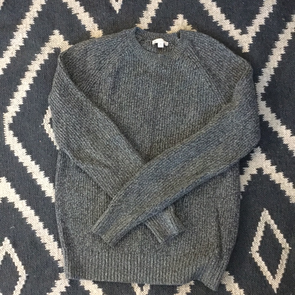 Gap sweater