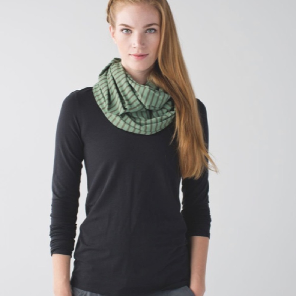 • Lululemon • Vinyasa Scarf Deenie Stripe Green - Picture 3 of 7