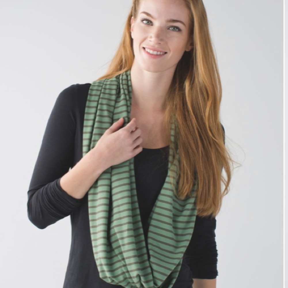 • Lululemon • Vinyasa Scarf Deenie Stripe Green - Picture 4 of 7