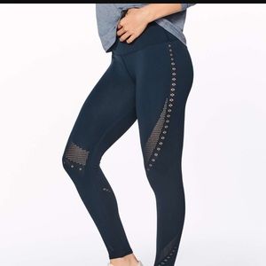 Reveal 7/8 Tight Posy