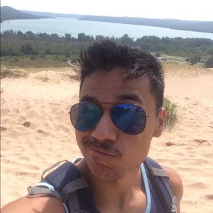 Meet your Posher, Christian