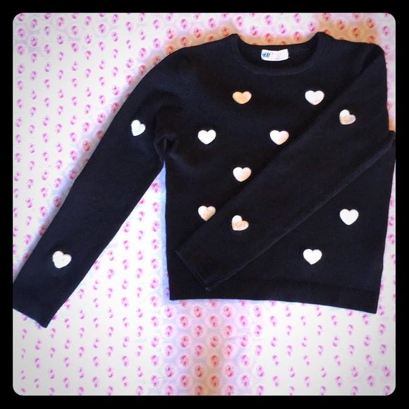 Adorable H&M sweater with heart stitching. - Picture 1 of 6