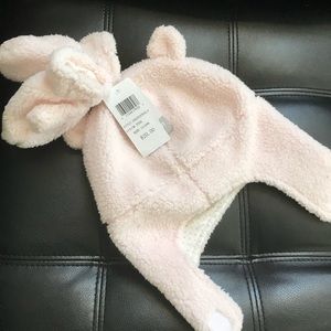 Carter’s hat and glove set