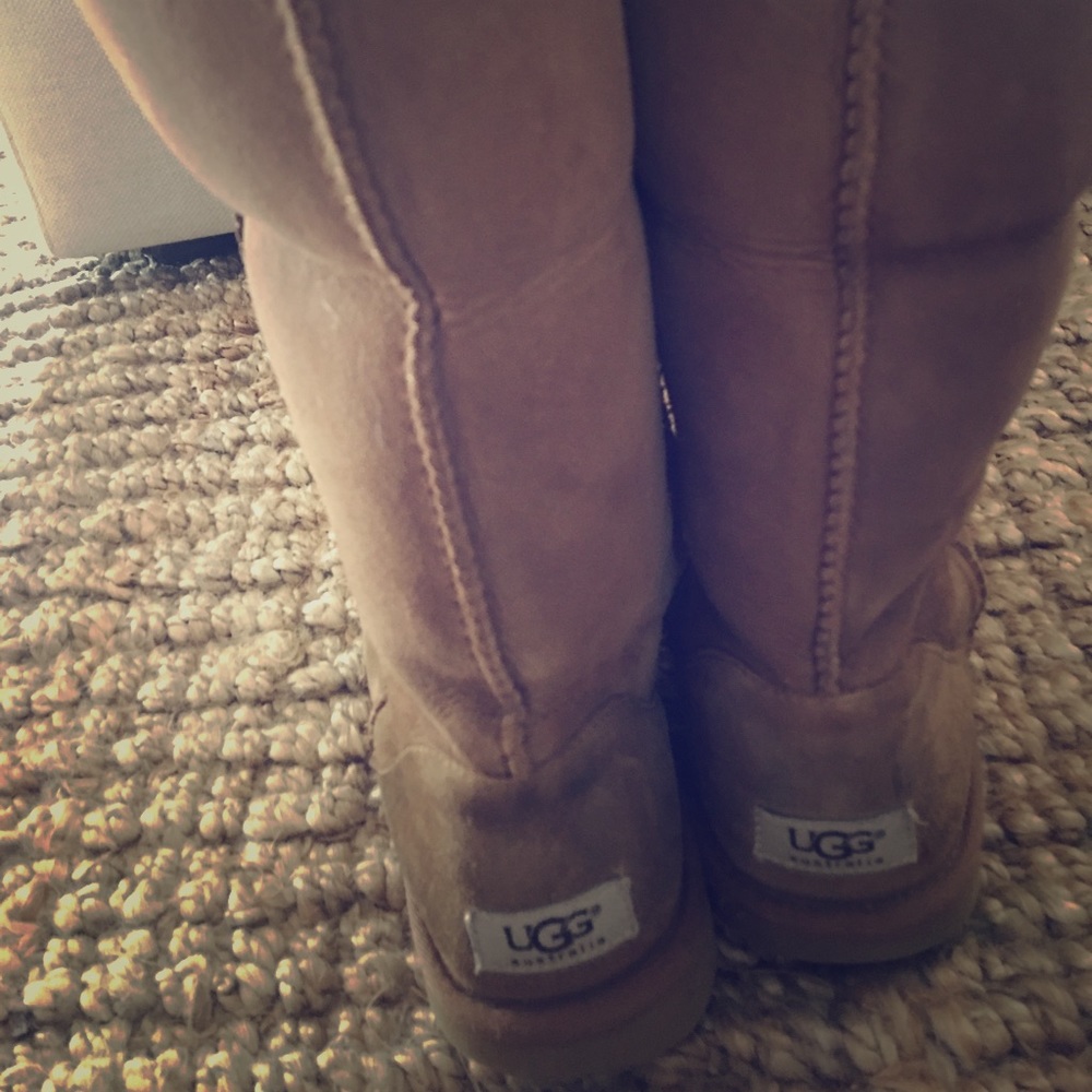Women's Classic tall UGG boots, size 9, chestnut