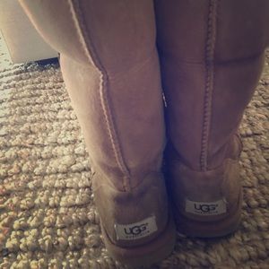 Women's Classic tall UGG boots, size 9, chestnut