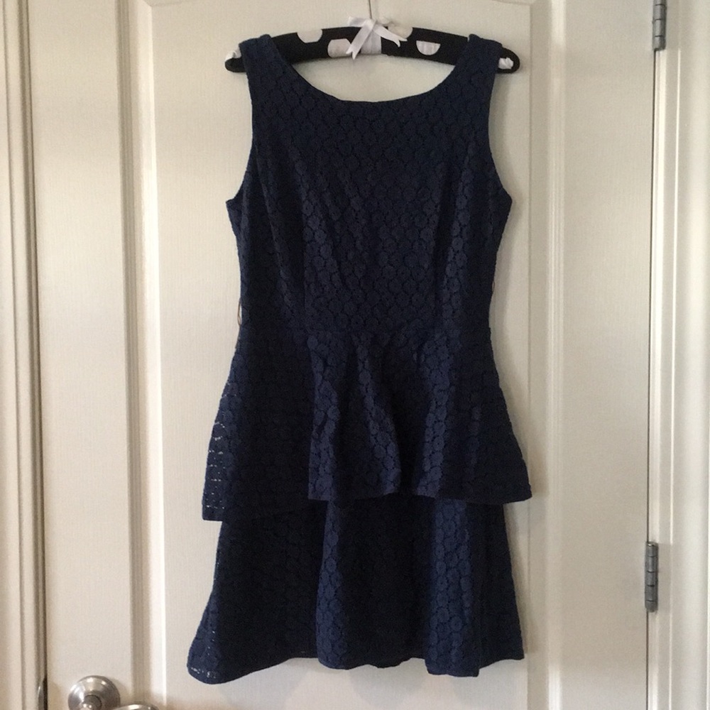Fun twirly little navy dress 🥂