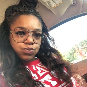 Meet your Posher, Roshundra