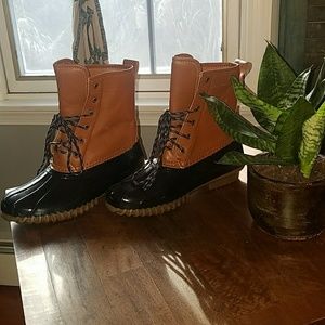 Duck boots