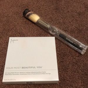 It- anti-aging matte bronzer, blush palette