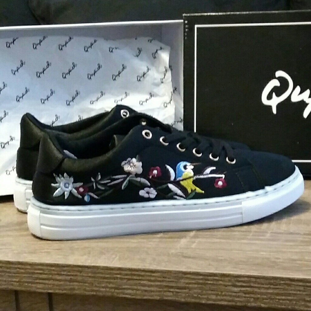 Embroided Sneakers NIB