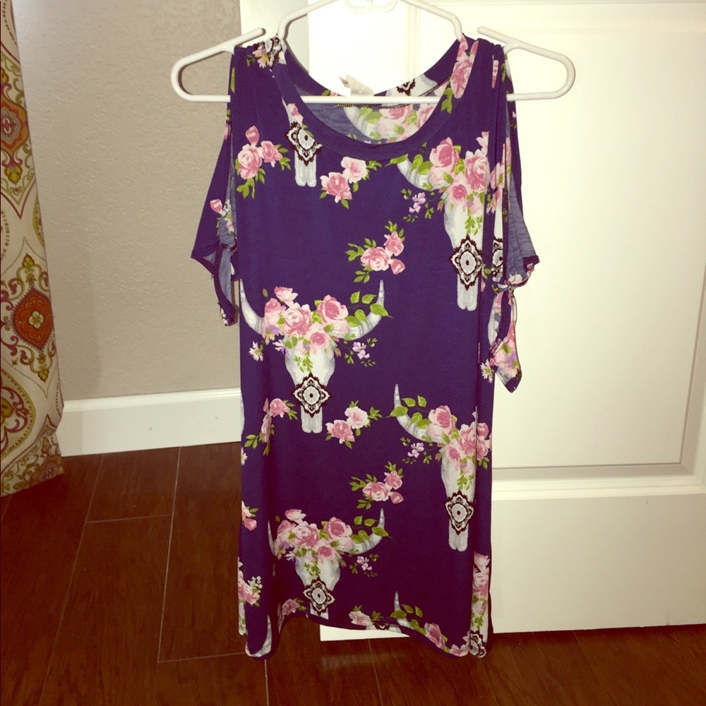 Boutique longhorn skull top