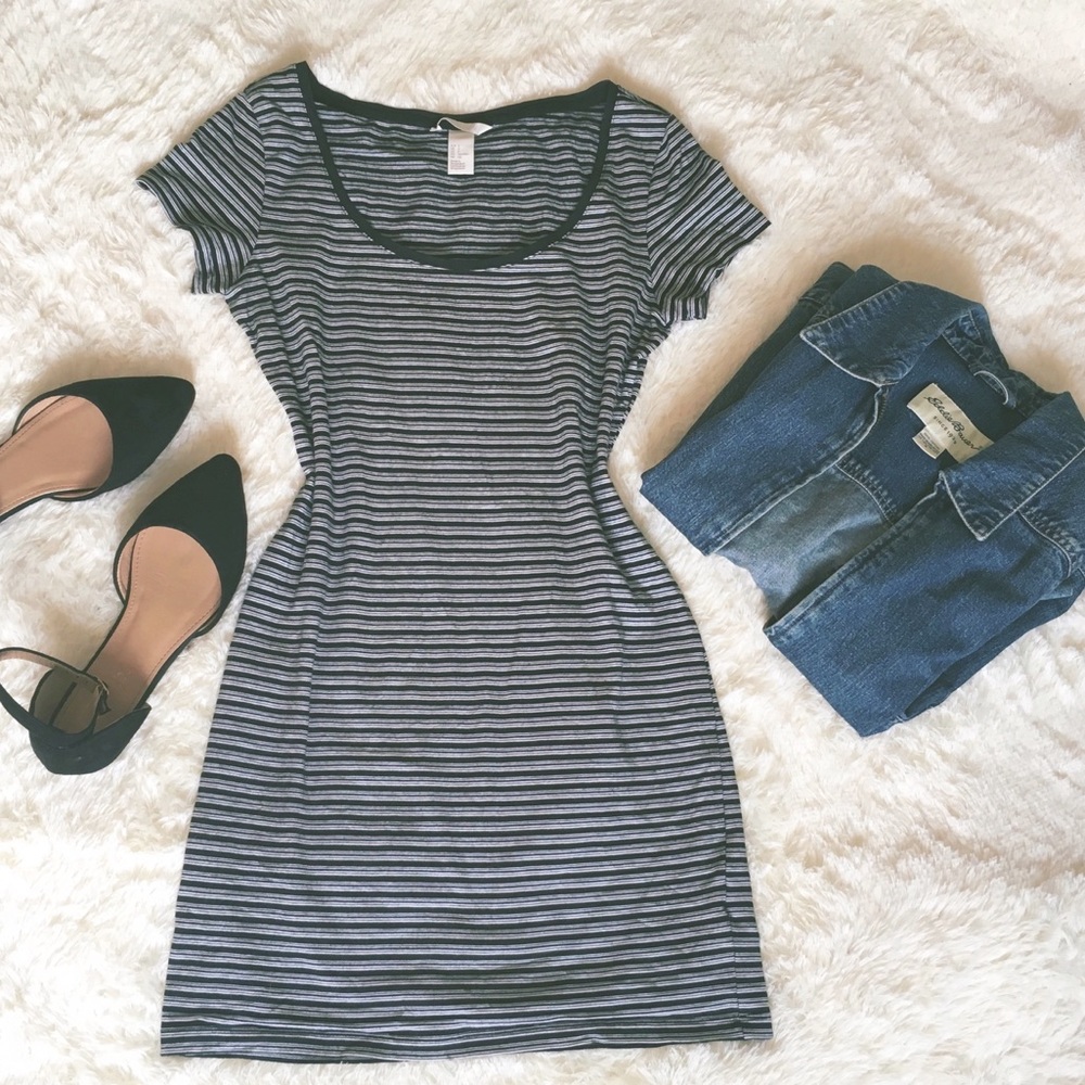✨Closet clear out✨H&M striped basic mini dress