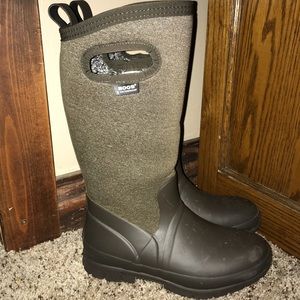 Size 8 Bog boots! Super comfy and warm!!