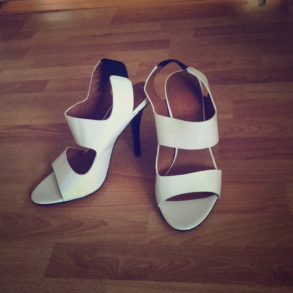 Micheal Kors white heels size 6.5